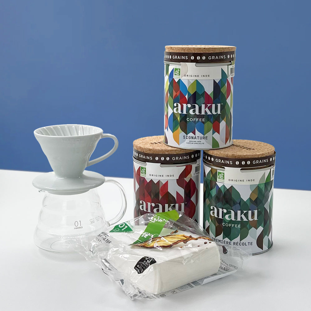 Le coffret V60 Hario ultime avec 3 boites de café de spécialité. Conçu pour une préparation de 1 à 3 tasses