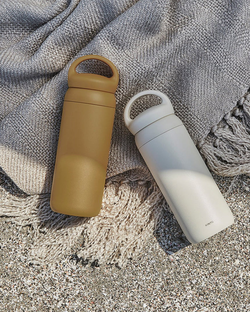 thermos à café de 500ml kinto day off jaune