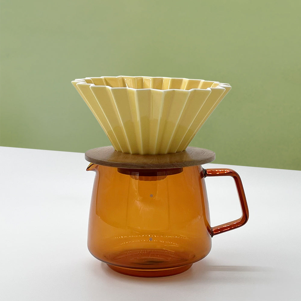 Café préparé avec le dripper Origami et son socle en bois