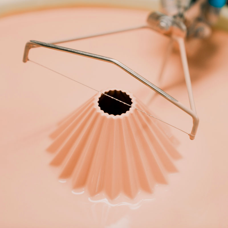 Dripper origami jaune Slow Coffee fabriqué en porcelaine de Mino