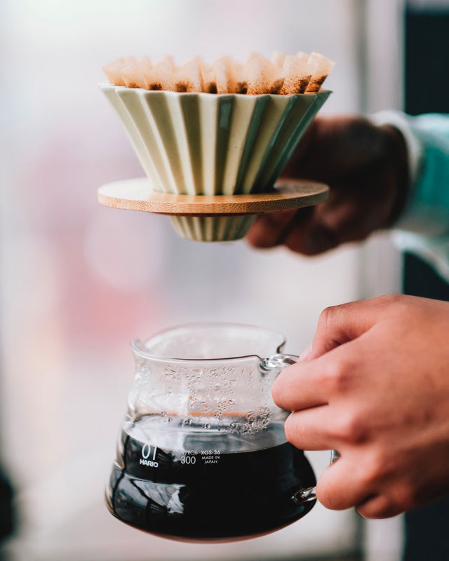 Guide de préparation slow coffee avec un dripper origami taille M