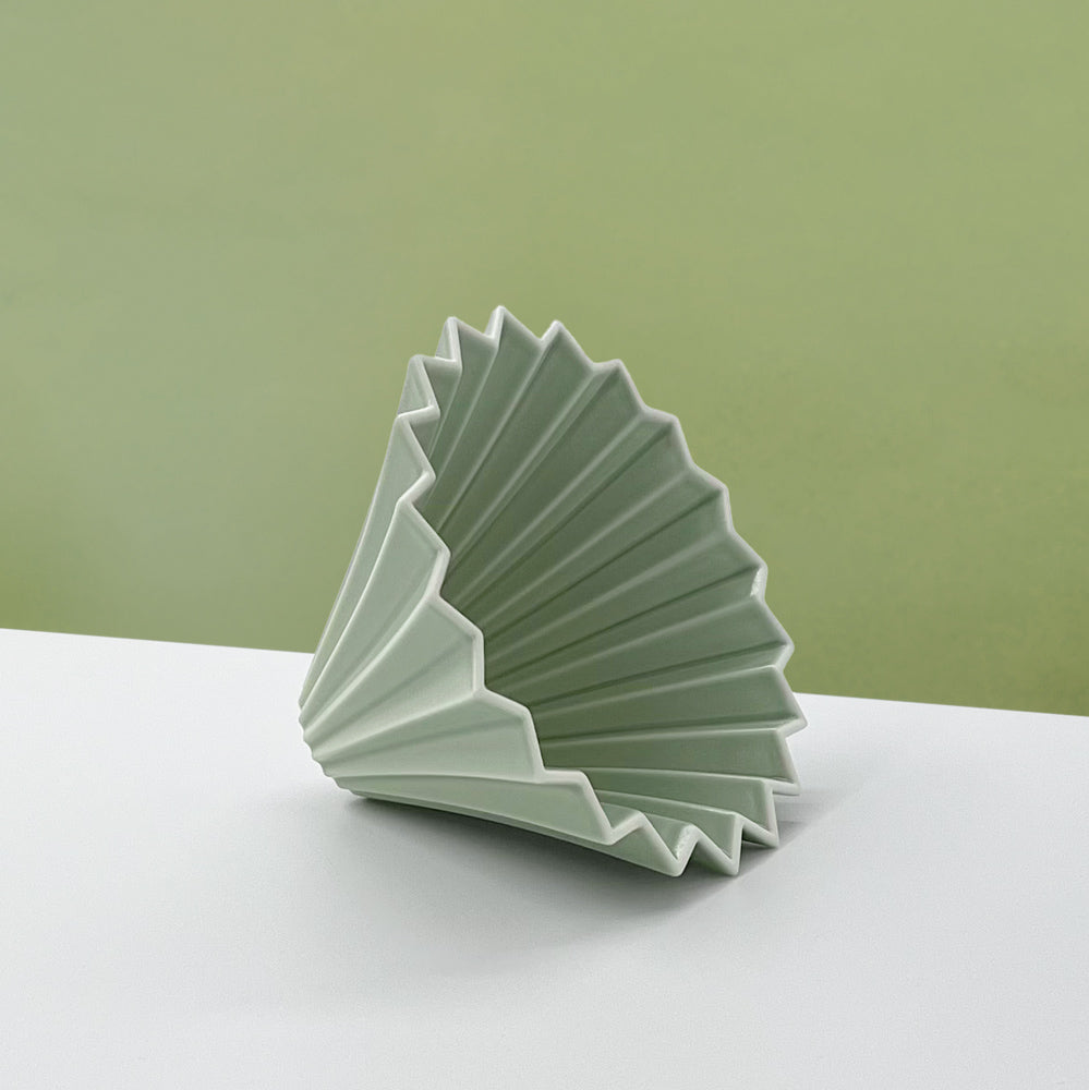 Dripper vert pastel origami pour méthode douce fabriqué au japon en porcelaine de Mino