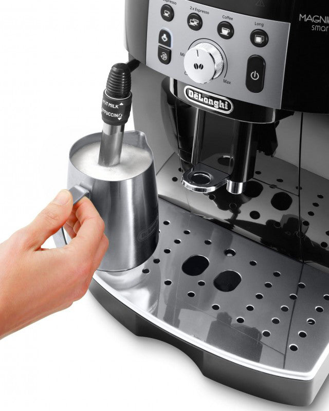 Delonghi Magnifica Smart Noir : machine à café avec broyeur