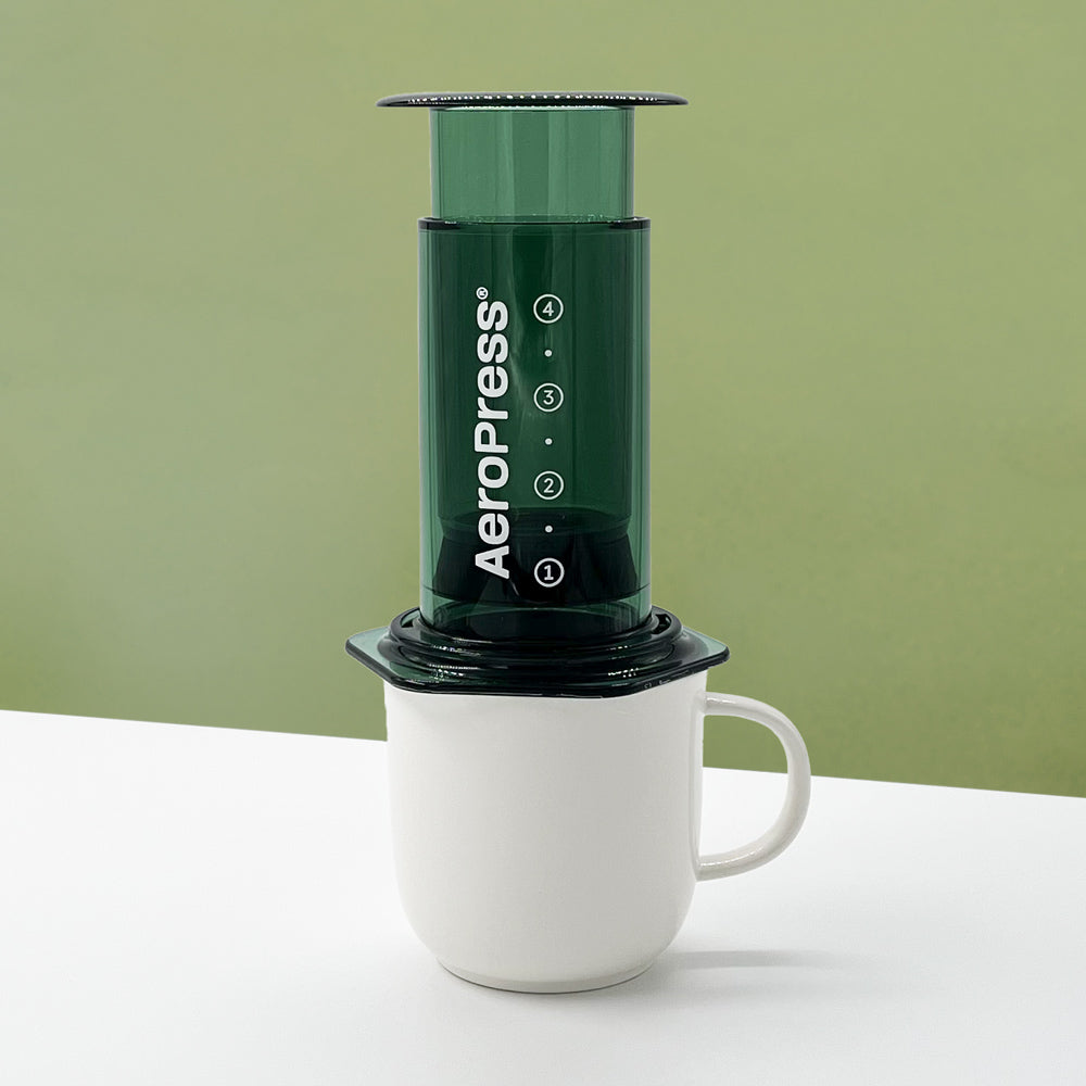 Cafetière AeroPress Clear violet en Tritan, design compact et résistant pour amateurs de café de spécialité et slow coffee.