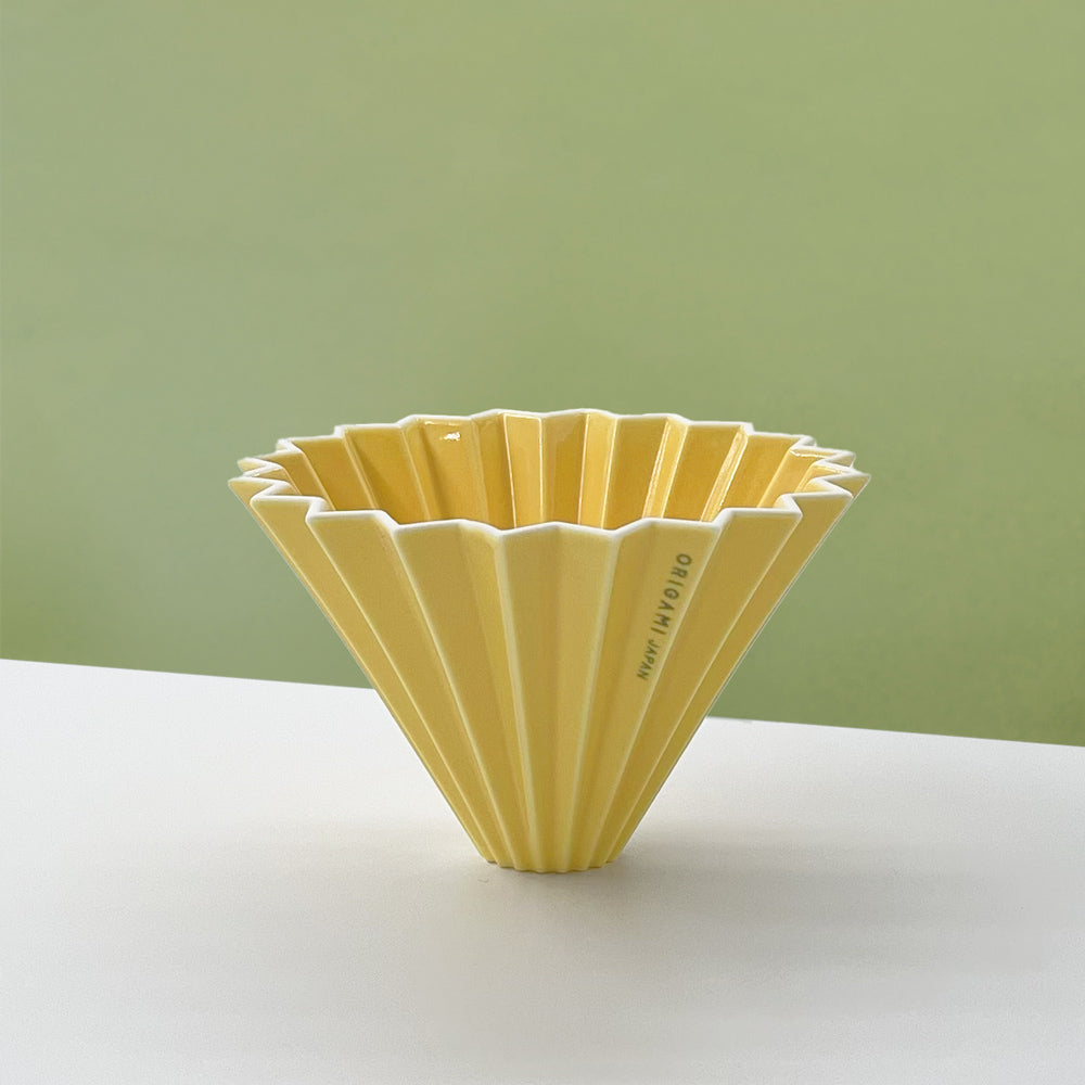 Dripper origami jaune en céramique pour préparation café de spécialité en méthode douce