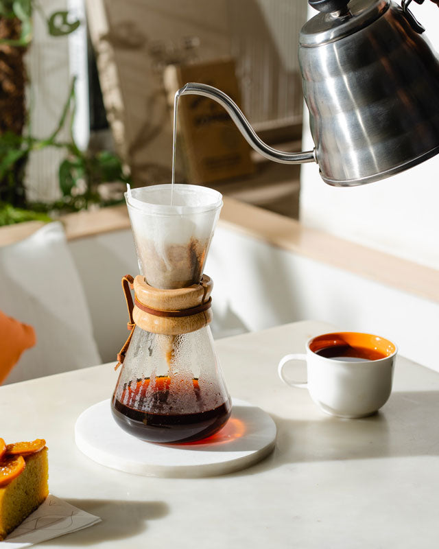 Cafetière à piston, cafetière Chemex, V60… Quelle machine à café manuelle pour une méthode slow coffee ?