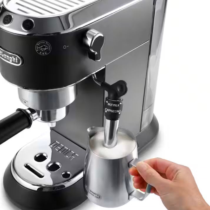 Machine à espresso : cafetière Delonghi Dedica noir EC695M