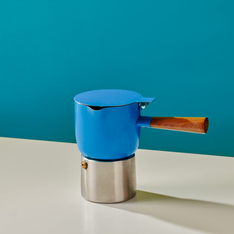 Machine à café italienne : cafetière design bleue